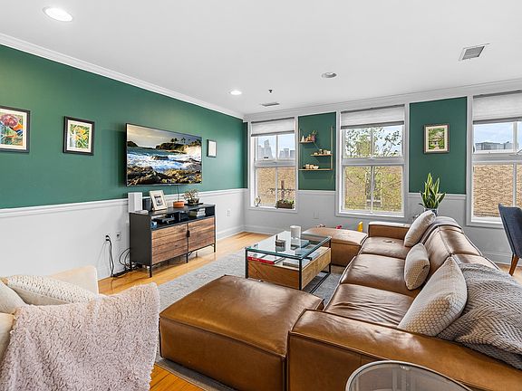 4th image of 812 Grand St APT 424