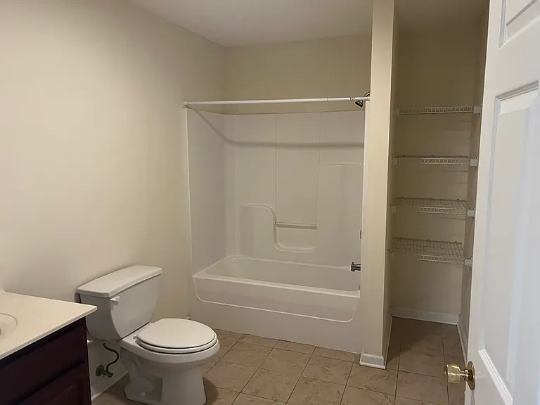 Holly Brook Apartments — Photo 31
