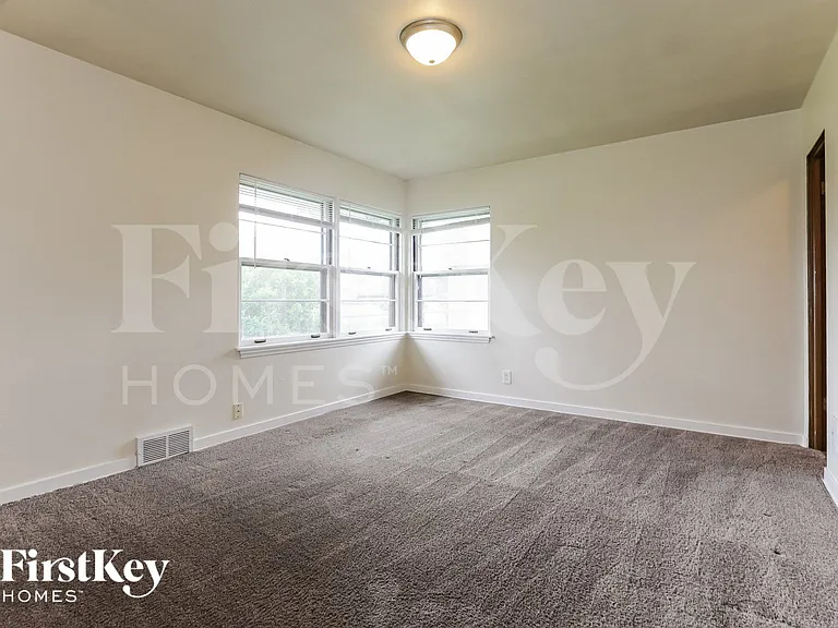 1717 Mayfield Ave — Photo 8