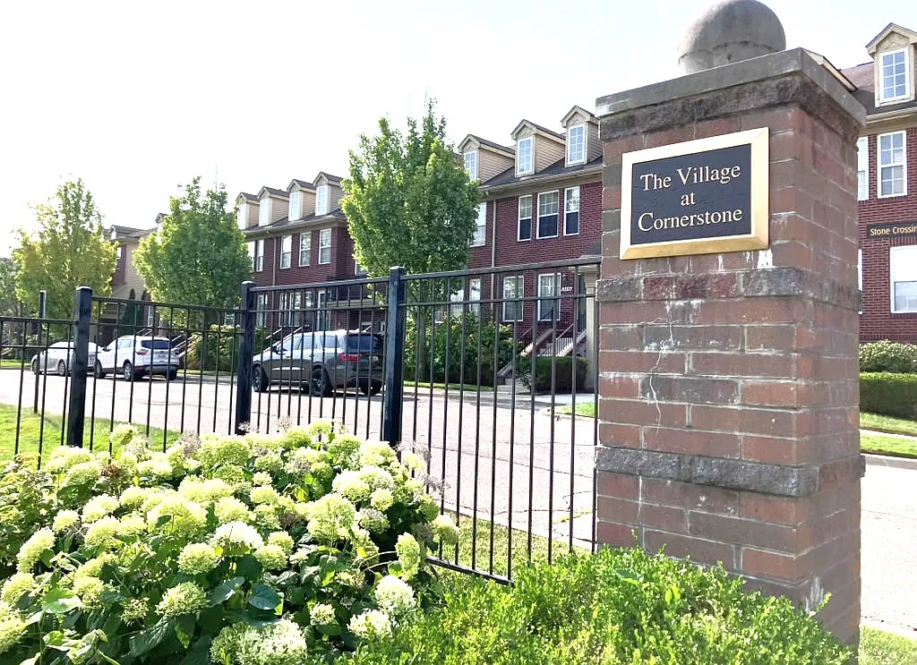 2 bed, 1046 sqft, $1,650 — Photo 2