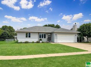 509 Stonegate Cir, Sergeant Bluff, IA 51054