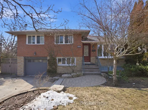 118 Applewood Cres, Whitby, ON L1N 2E7