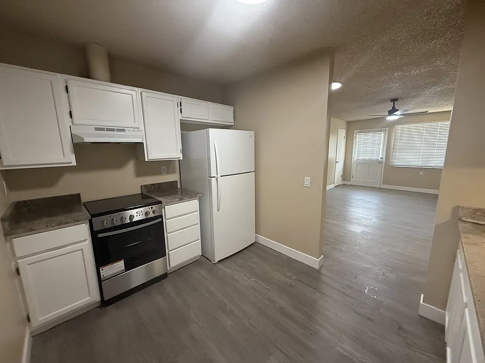 301 Rockwood Dr #6