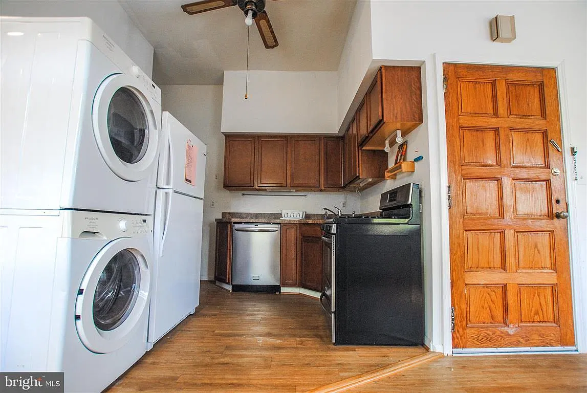 835 W Lombard St — Photo 2