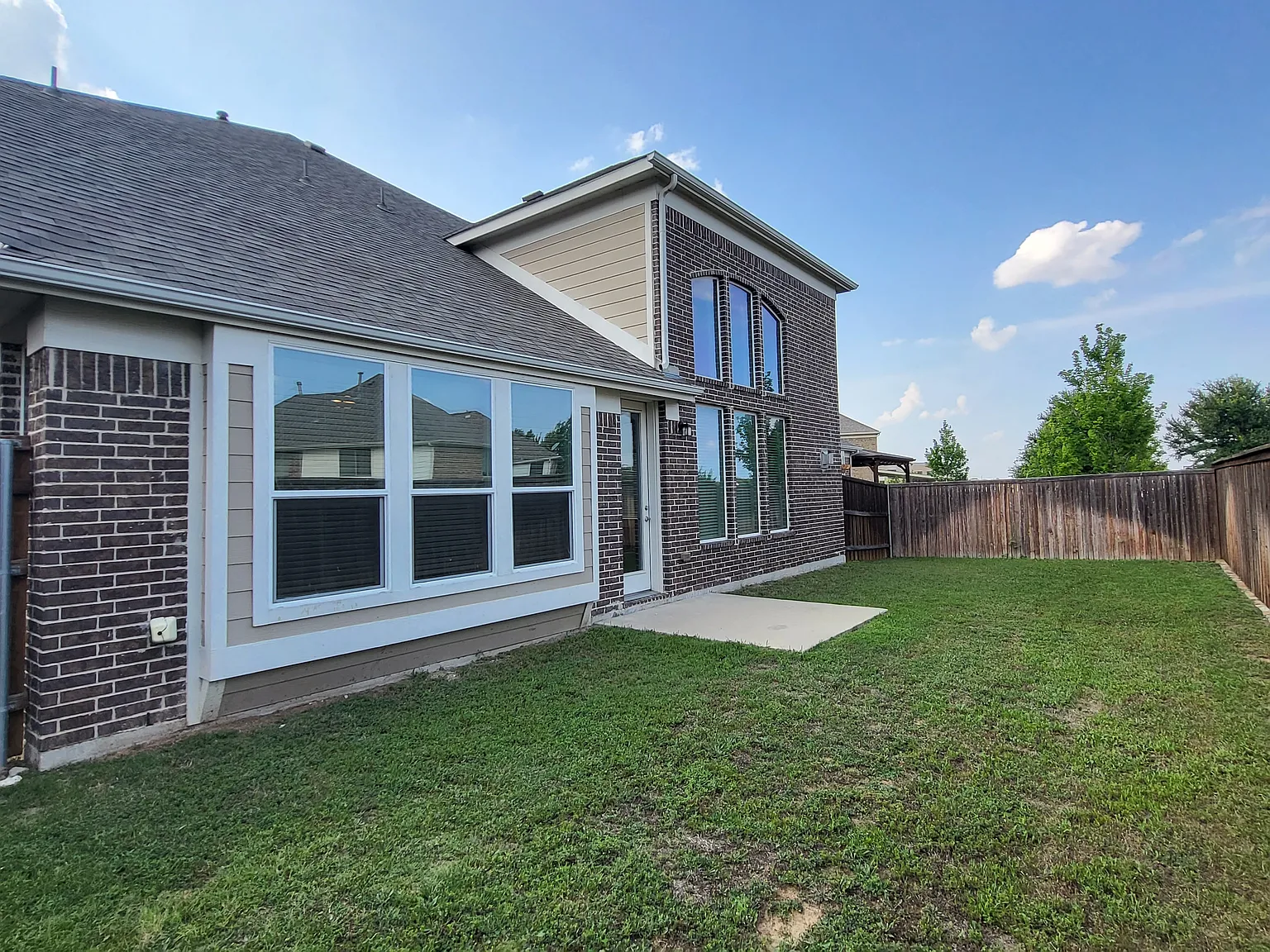 4 bed, 3.5 bath, 3820 sqft, $3,500 — Photo 4