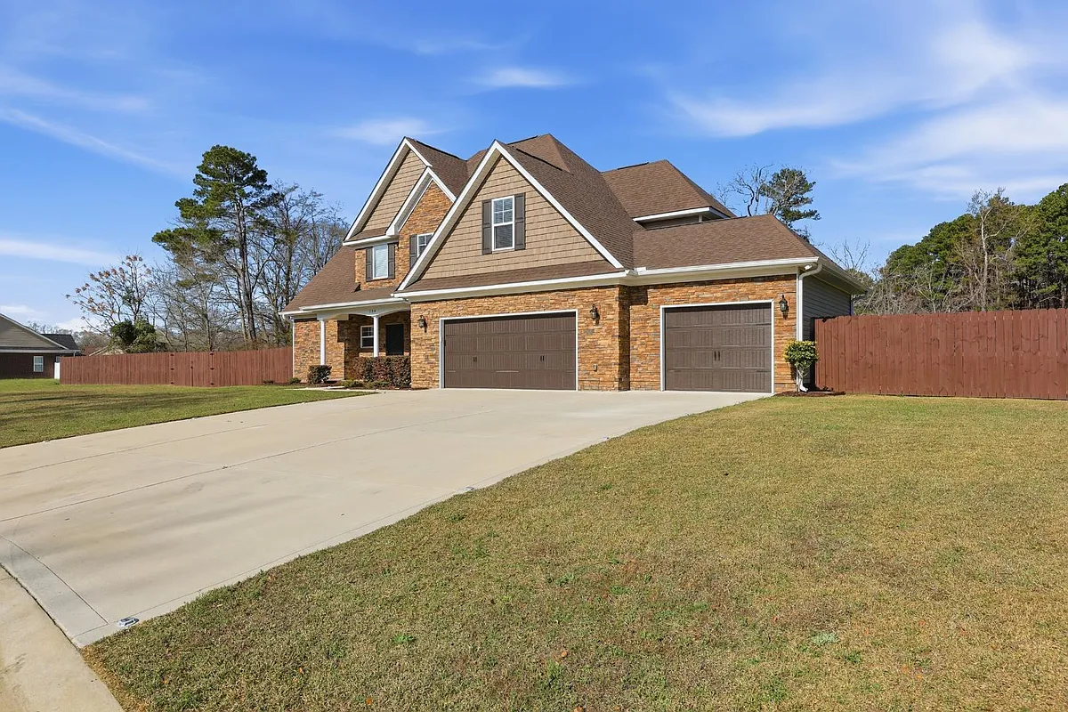 Property Photo - 206 Leland Ln