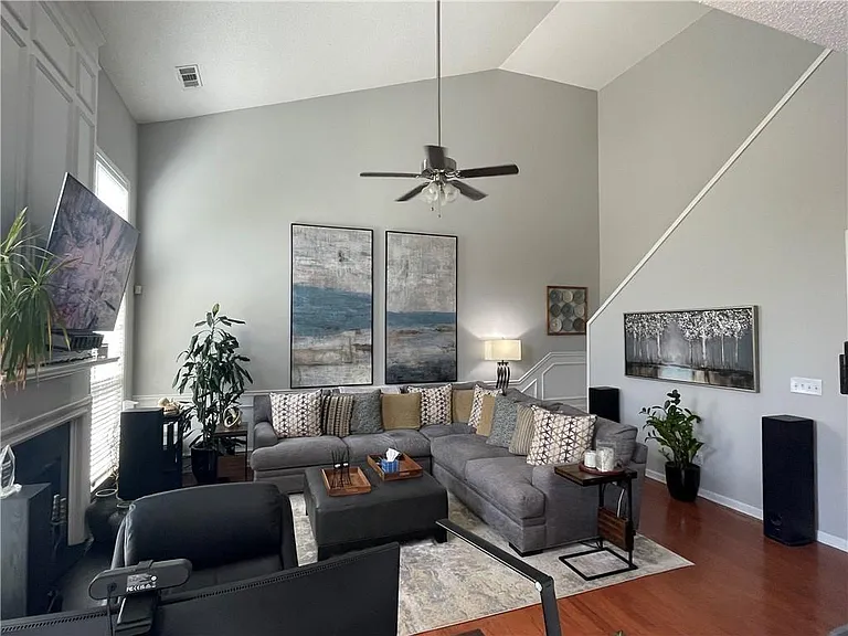8960 Friarbridge Dr — Photo 9