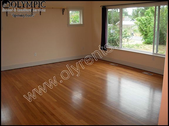 4th image of 921 Sawyer St SE