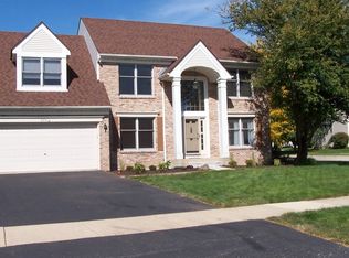 2590 Oak Trails Dr, Aurora, IL 60506