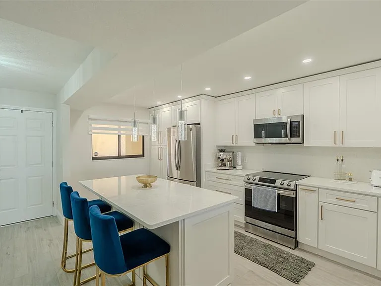 126 1st St E #210 — Photo 9