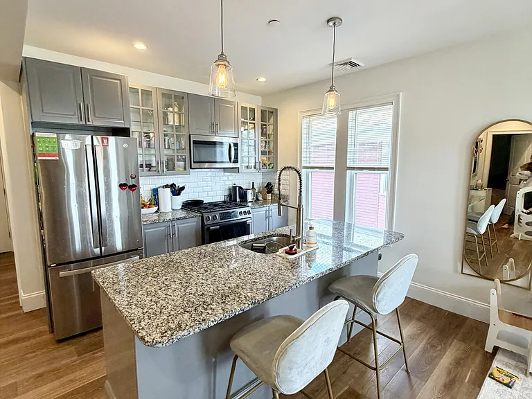 143 E Cottage St #3 — Photo 16