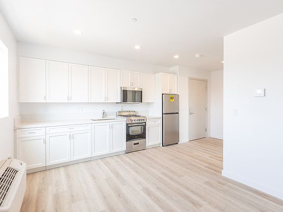 5th image of 10811 S Compton Ave #5314248