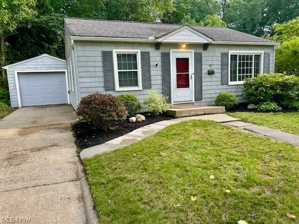 187 Park Ct, Wadsworth, OH 44281