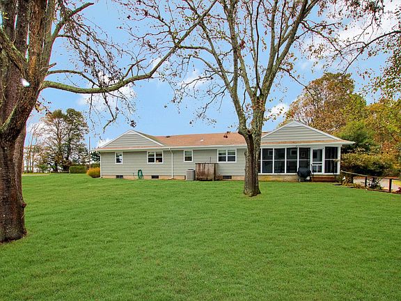 4th image of 51 Peconic Ave