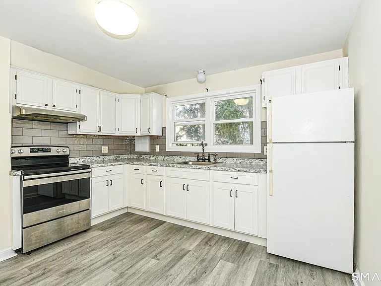 146 Warsaw St — Photo 7
