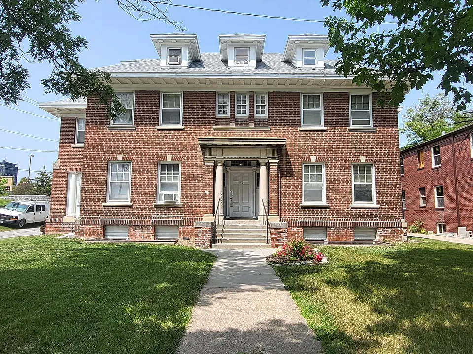 114 N 32nd Ave