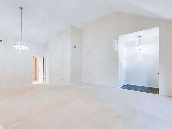 5th image of 2623 Queens Ct