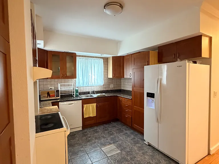 606 Tompkins Ave #2 — Photo 7
