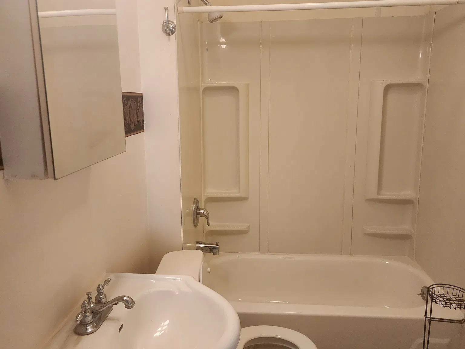 2 bed, 650 sqft, $1,000 — Photo 2