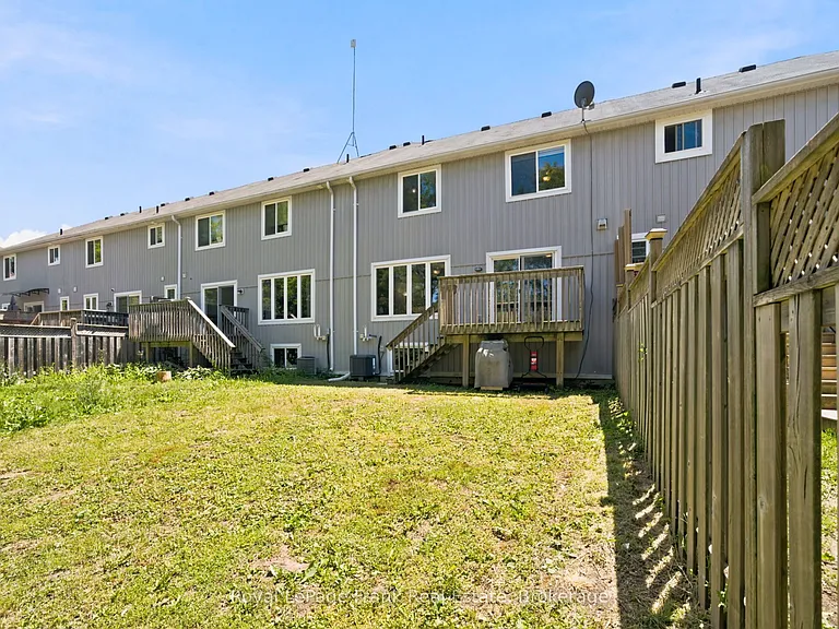 26 Fallingbrook Cres — Photo 44