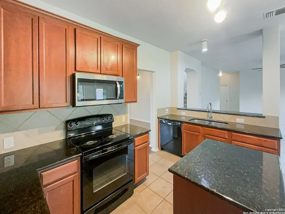 10410 Elizabeth Ct — Photo 4