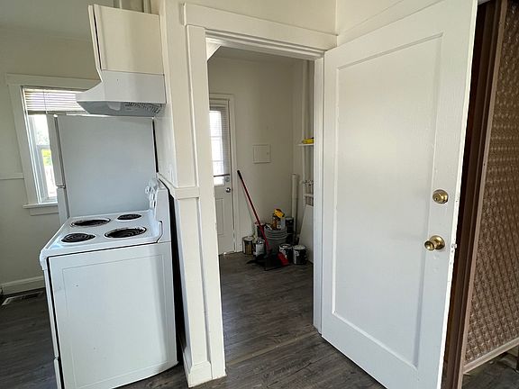 2nd image of 1120 1/2 Folsom Ave