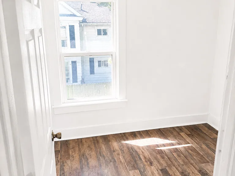 204 Seneca St #2 — Photo 5