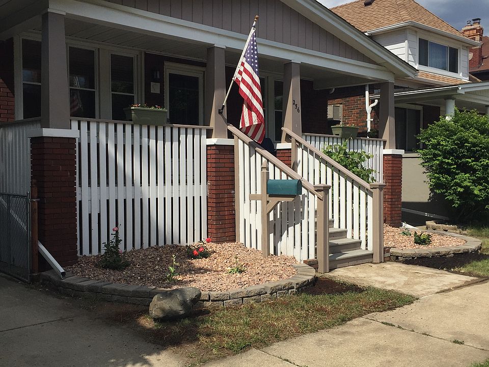 2nd image of 256 Felice St