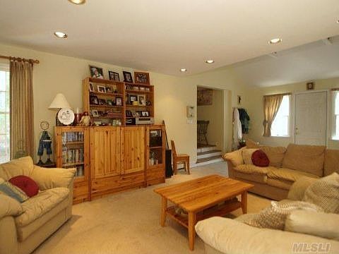 3rd image of 28 Aberdeen Dr