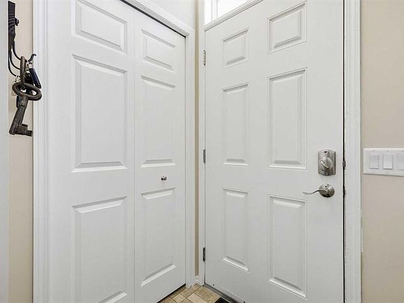 4th image of 270 NW Elgin Way SE