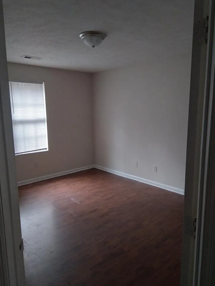 2 bed, 750 sqft, $965 — Photo 3