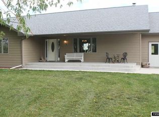 352 Paradise Valley Rd, Riverton, WY 82501