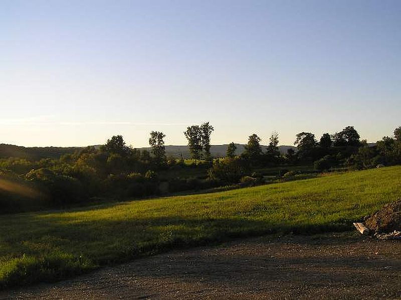 5th image of 208 STATE LINE Road