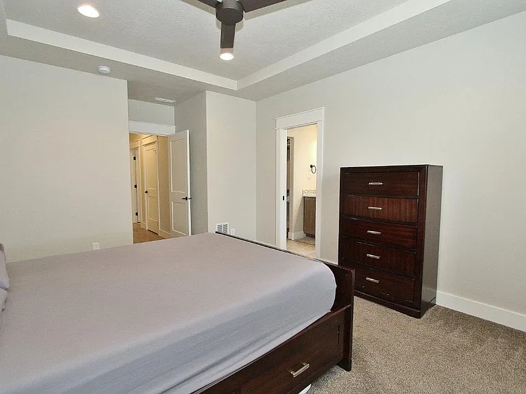 3316 E Girdner Dr — Photo 16