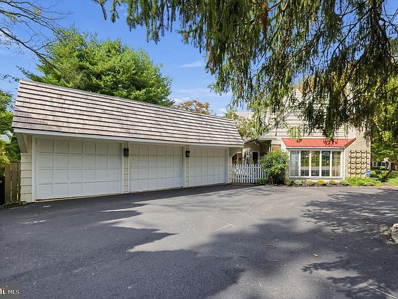 5th image of 705 Cloverly Ave