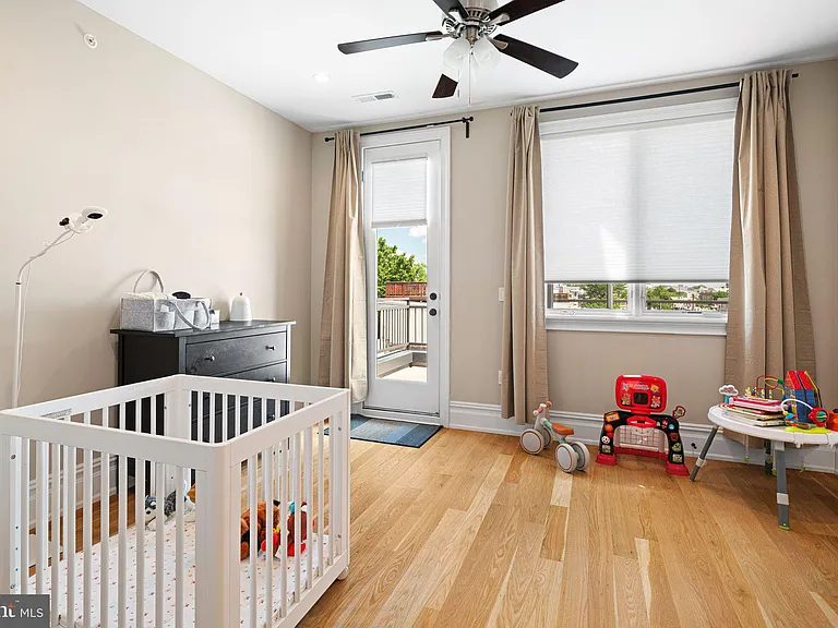 2525 Brown St — Photo 16