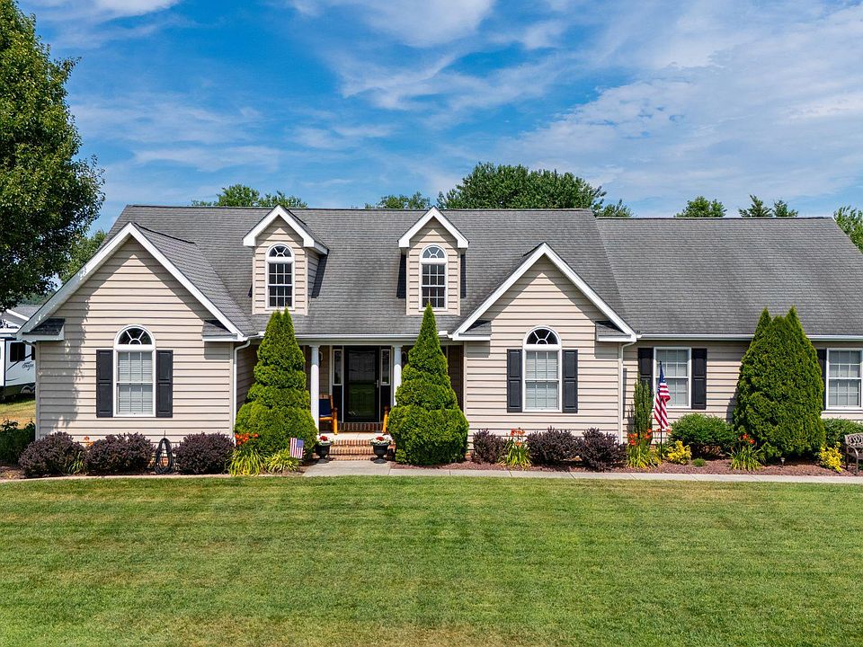 1st image of 135 E Lucky Estates Dr