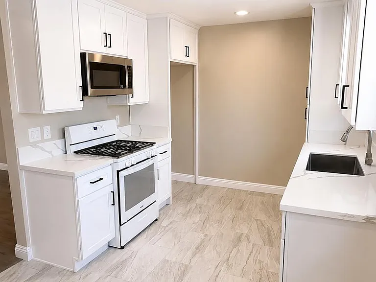 345 W 12th St #2 — Photo 1