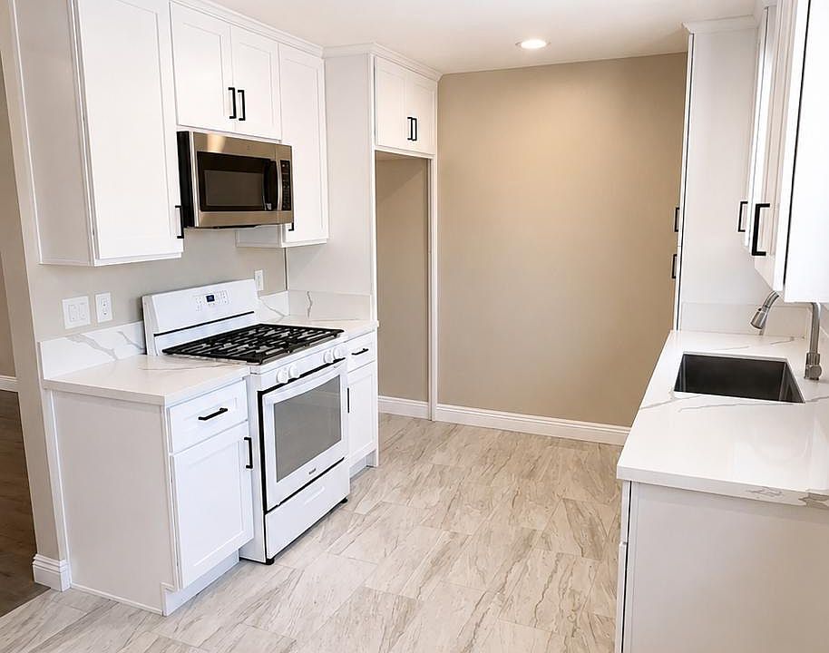 1st image of 345 W 12th St #2