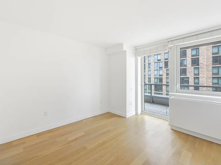38 6th Avenue — Photo 29