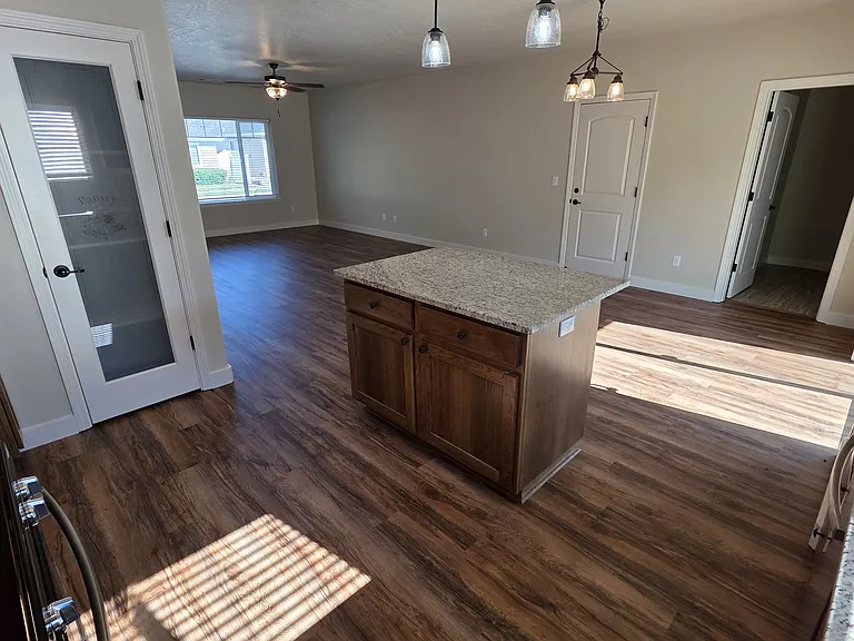 918 SW Blackberry Ln — Photo 4