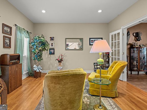 4th image of 4051 Golfview Ct