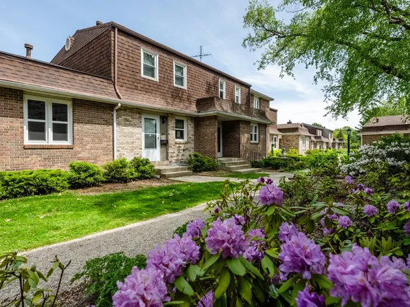 2514 Essex Ct #52, Saint Joseph, MI 49085