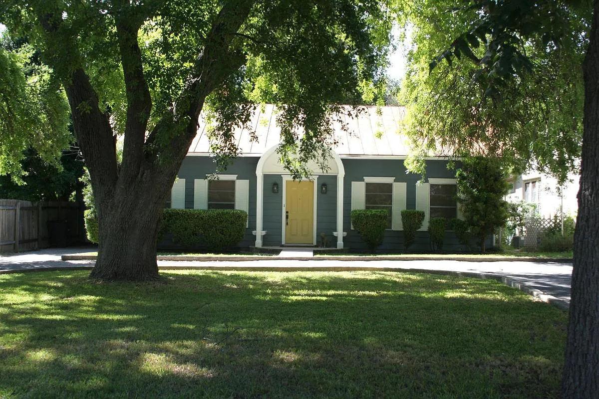 3 bed, 1696 sqft, $3,850 — Photo 3