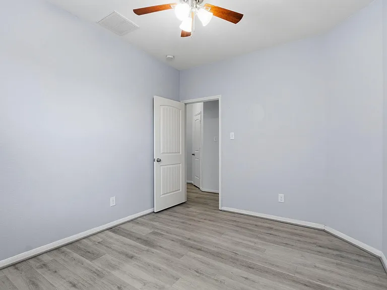 271 Westwood Dr — Photo 37