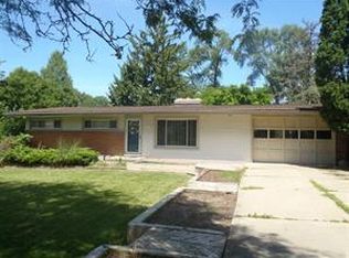 31520 Cambridge St, Garden City, MI 48135