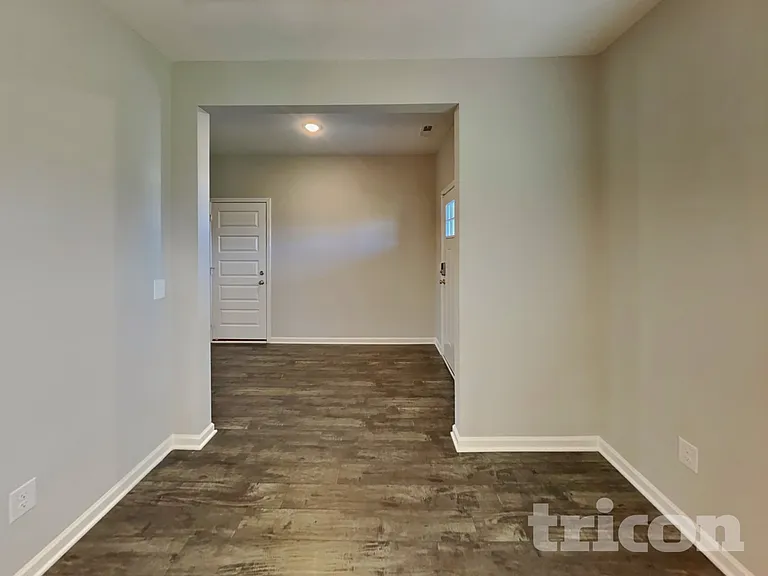 1022 Cyril Dr — Photo 4