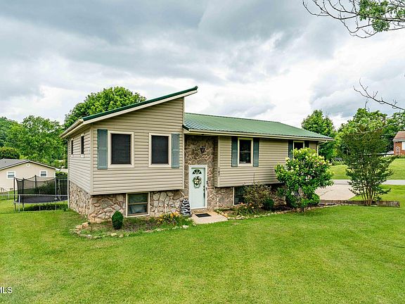 4th image of 147 Hillcrest Cir