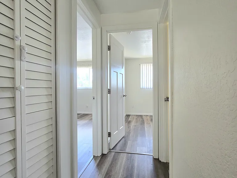 677 Beatty St #8 — Photo 7
