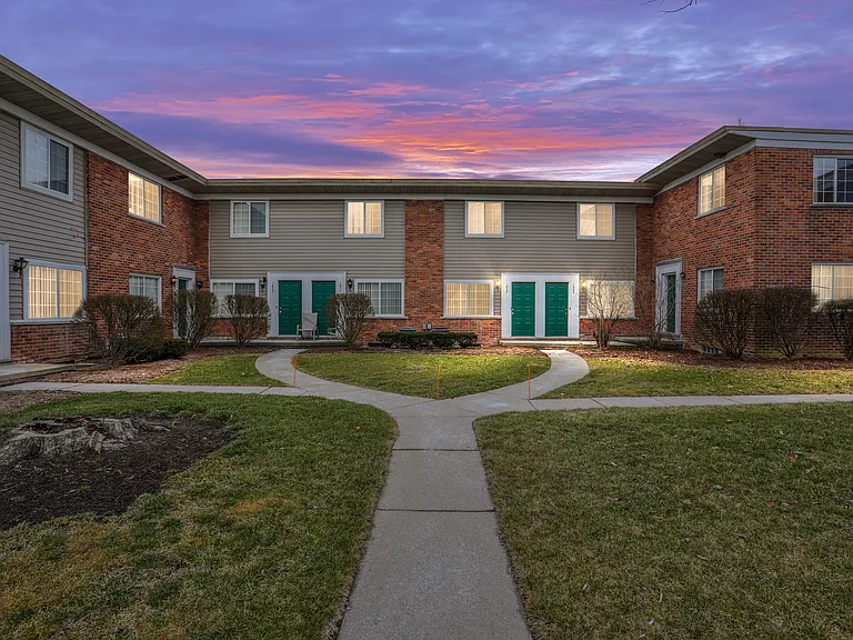 Maple Road Townes — Photo 1